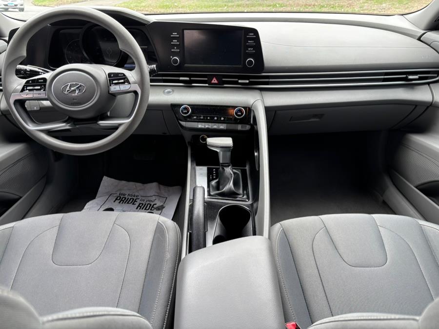2023 Hyundai Elantra SEL photo
