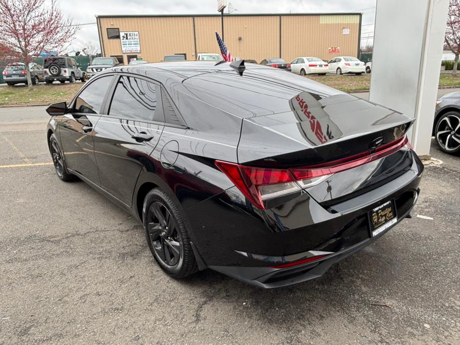 2023 Hyundai Elantra SEL photo