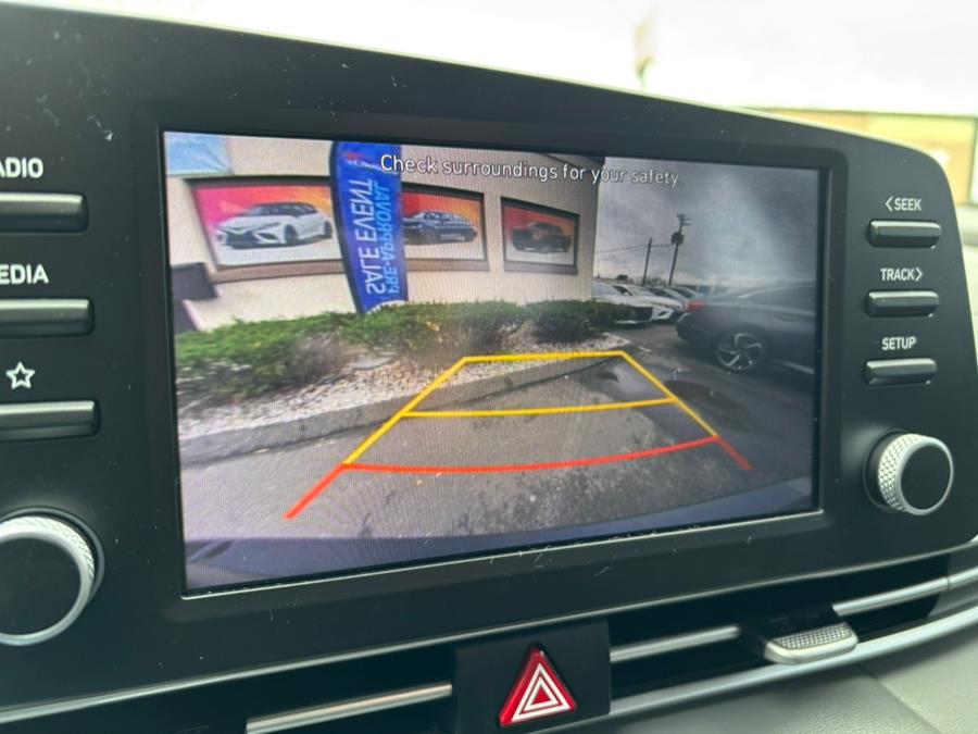 2023 Hyundai Elantra SEL photo