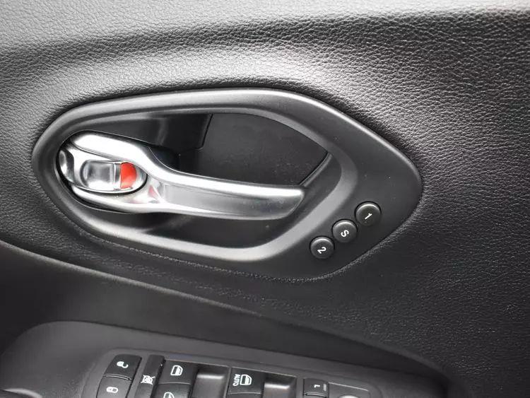 2020 Jeep Cherokee High Altitude Sport Utility 4D photo
