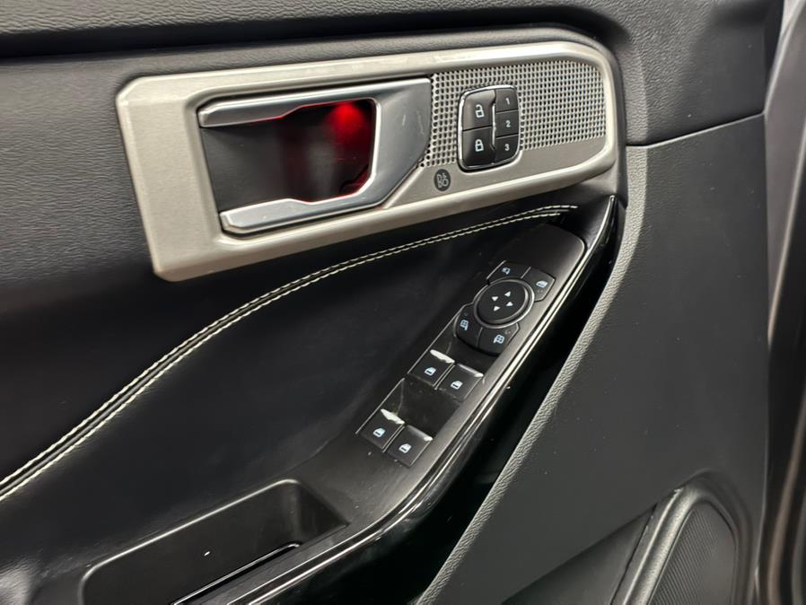 2022 Ford Explorer ST 4WD photo