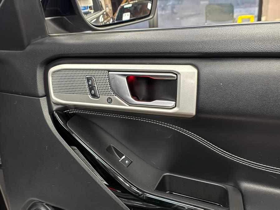 2022 Ford Explorer ST 4WD photo