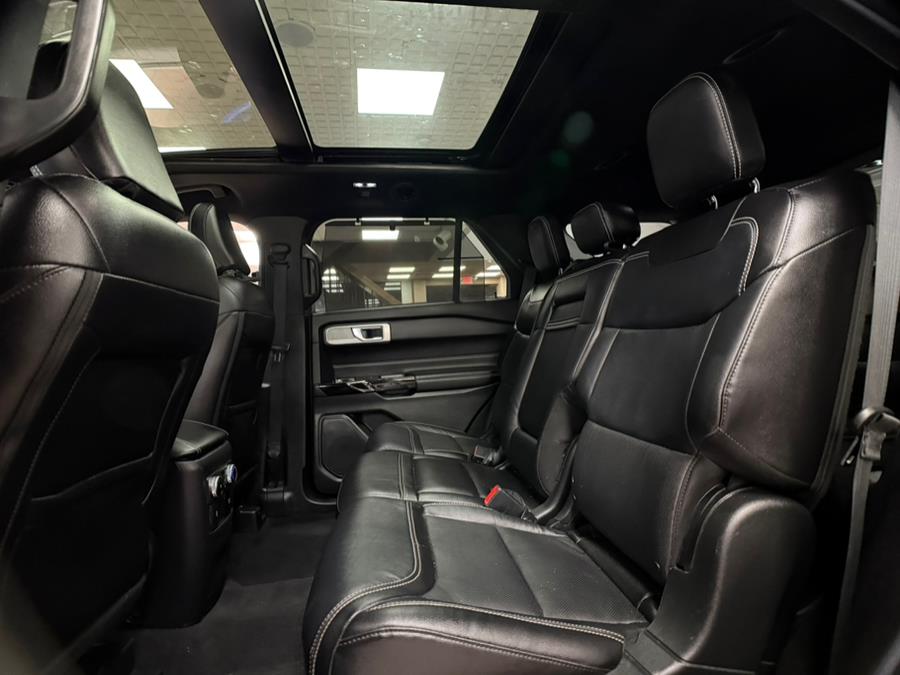 2022 Ford Explorer ST 4WD photo