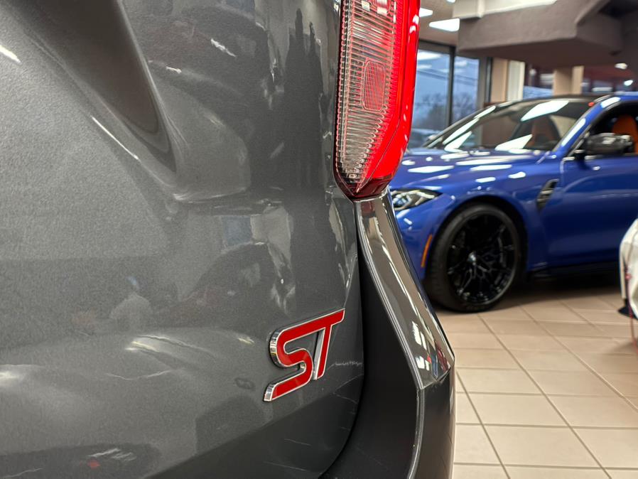 2022 Ford Explorer ST 4WD photo