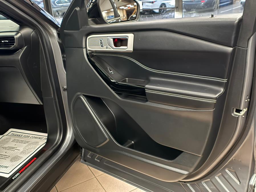 2022 Ford Explorer ST 4WD photo