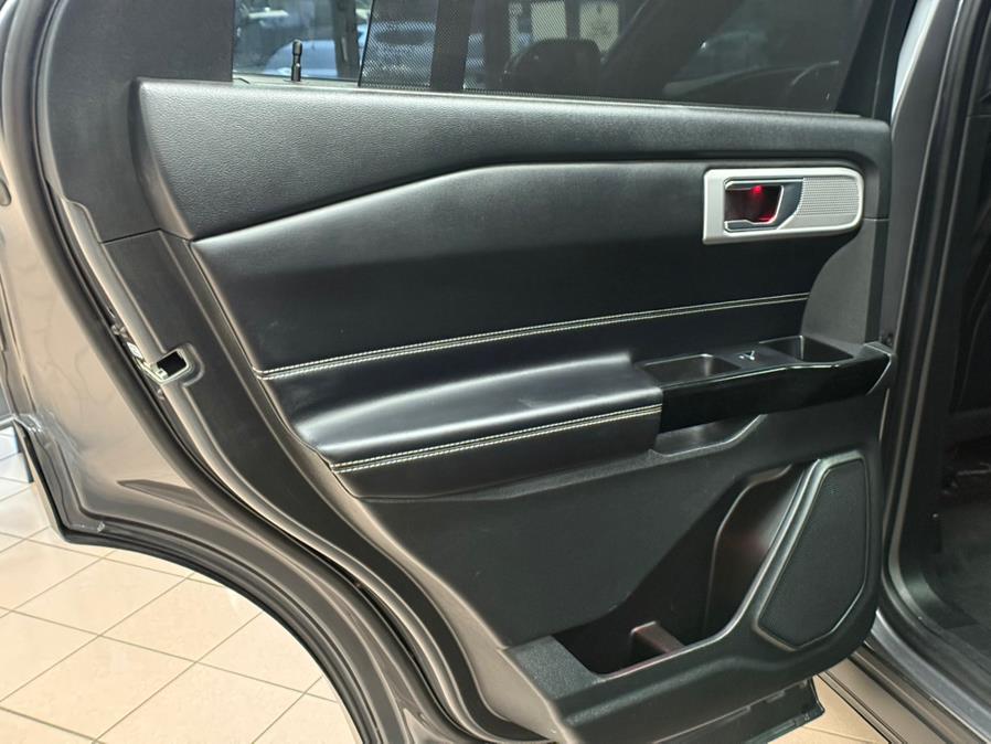 2022 Ford Explorer ST 4WD photo