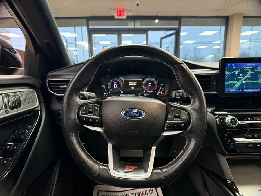 2022 Ford Explorer ST 4WD photo
