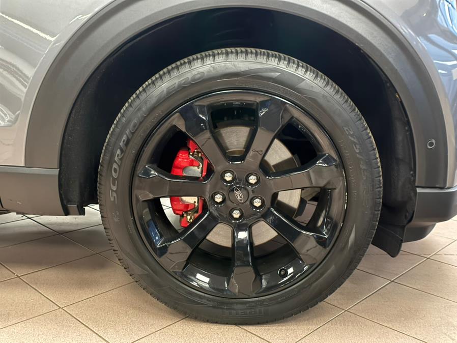 2022 Ford Explorer ST 4WD photo