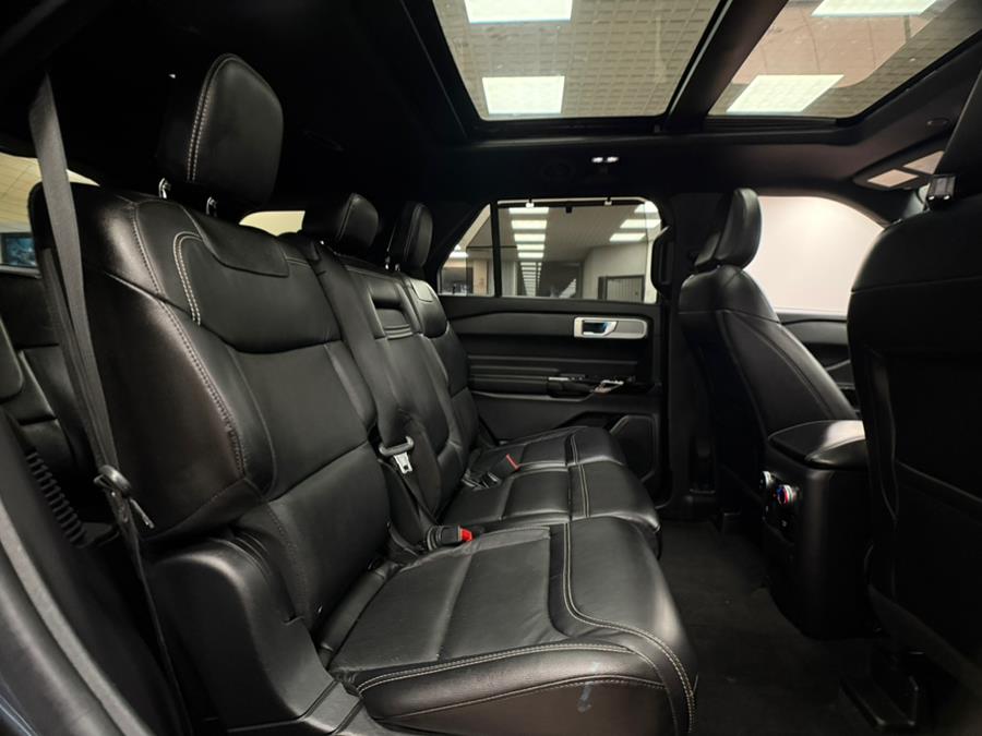 2022 Ford Explorer ST 4WD photo