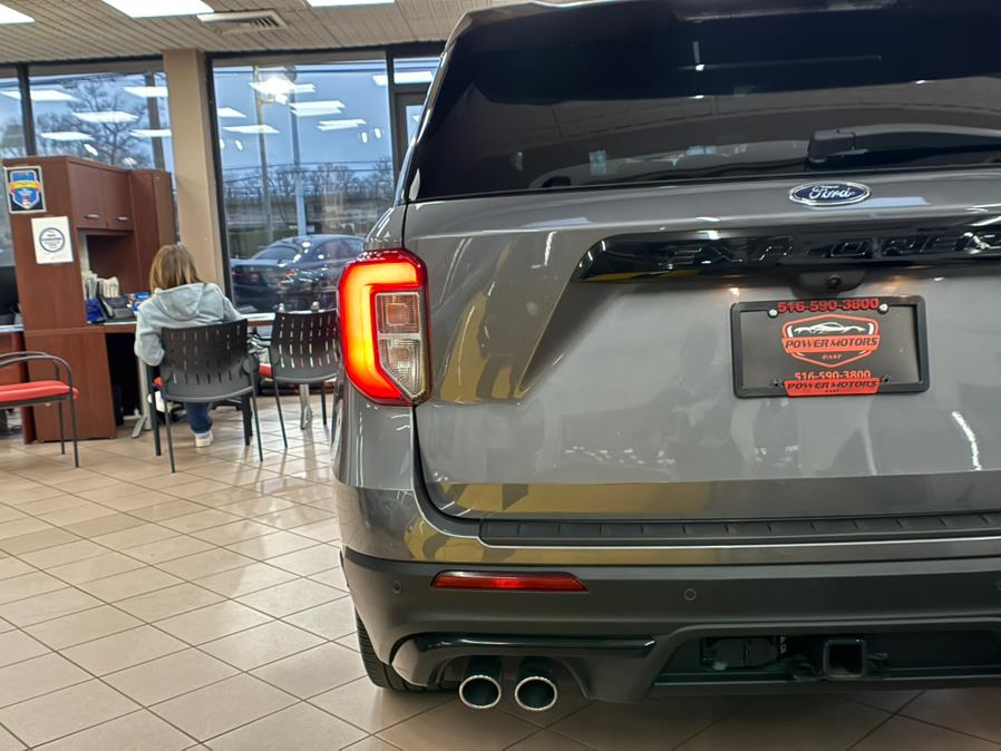2022 Ford Explorer ST 4WD photo