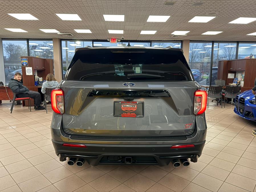 2022 Ford Explorer ST 4WD photo