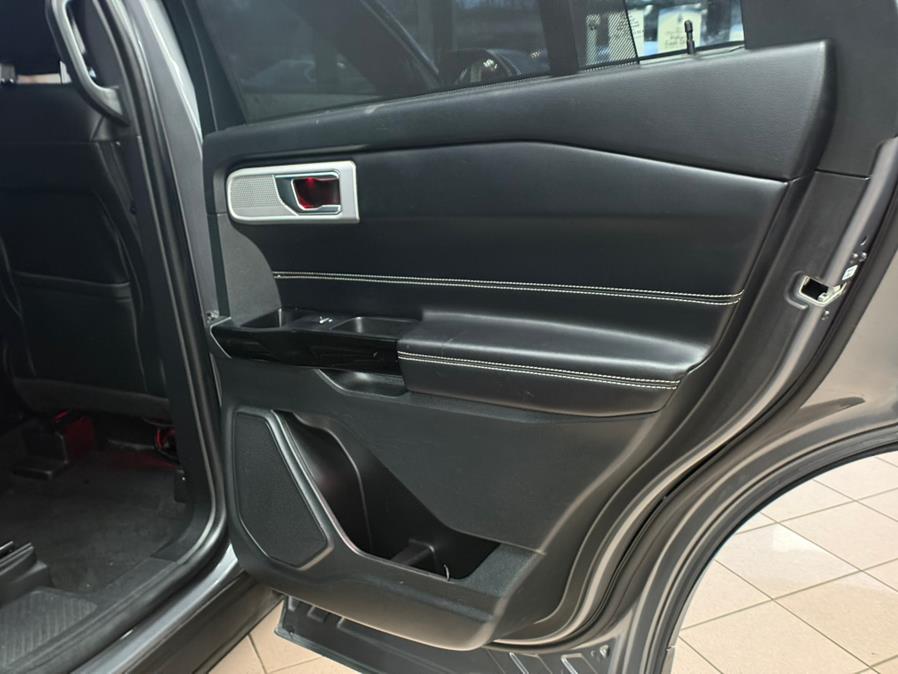 2022 Ford Explorer ST 4WD photo