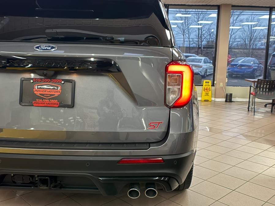 2022 Ford Explorer ST 4WD photo