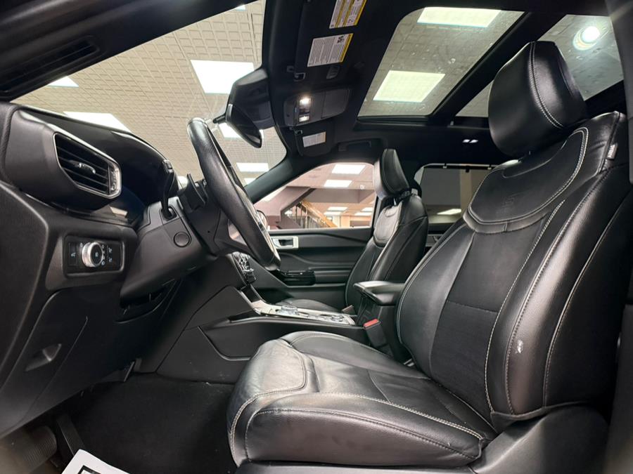 2022 Ford Explorer ST 4WD photo