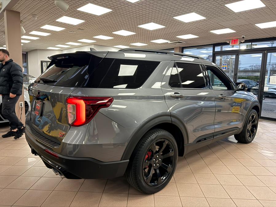 2022 Ford Explorer ST 4WD photo