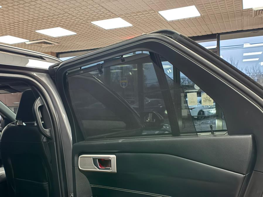 2022 Ford Explorer ST 4WD photo