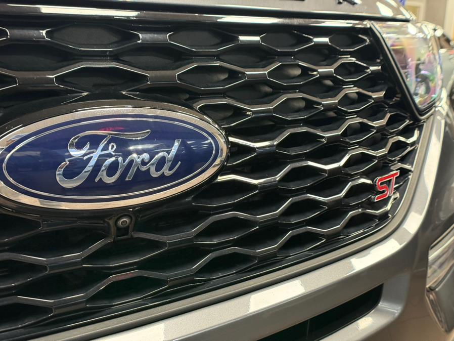 2022 Ford Explorer ST 4WD photo