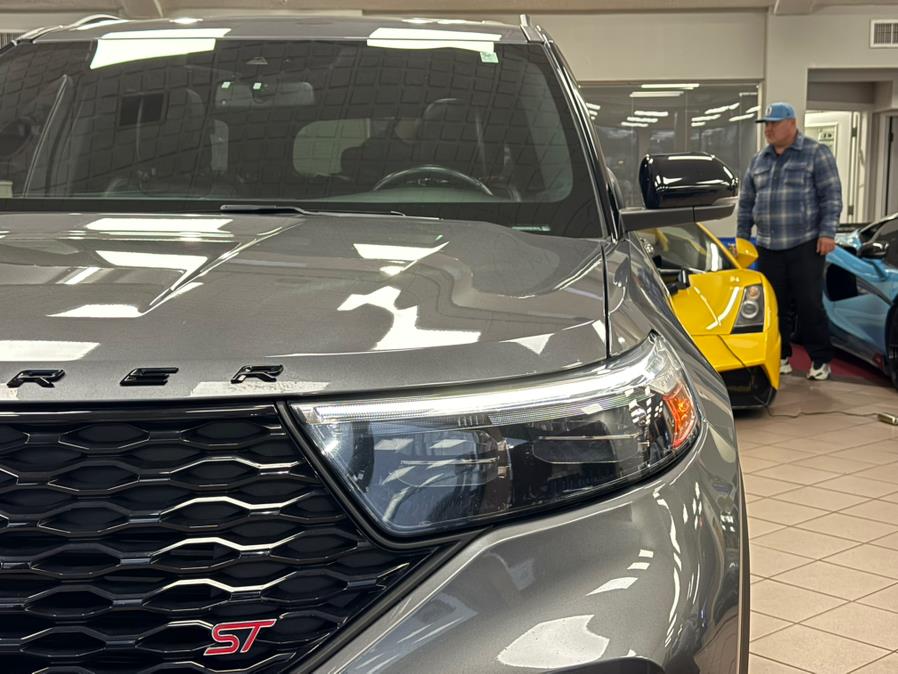 2022 Ford Explorer ST 4WD photo