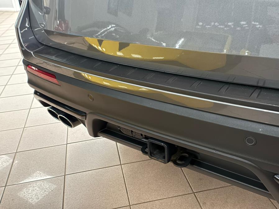 2022 Ford Explorer ST 4WD photo