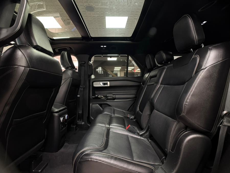 2022 Ford Explorer ST 4WD photo