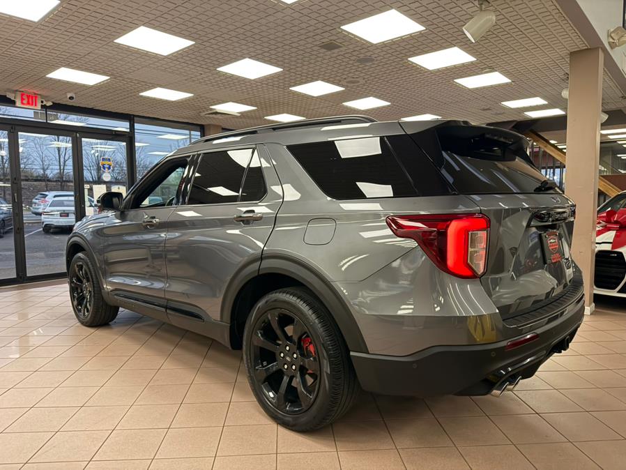 2022 Ford Explorer ST 4WD photo