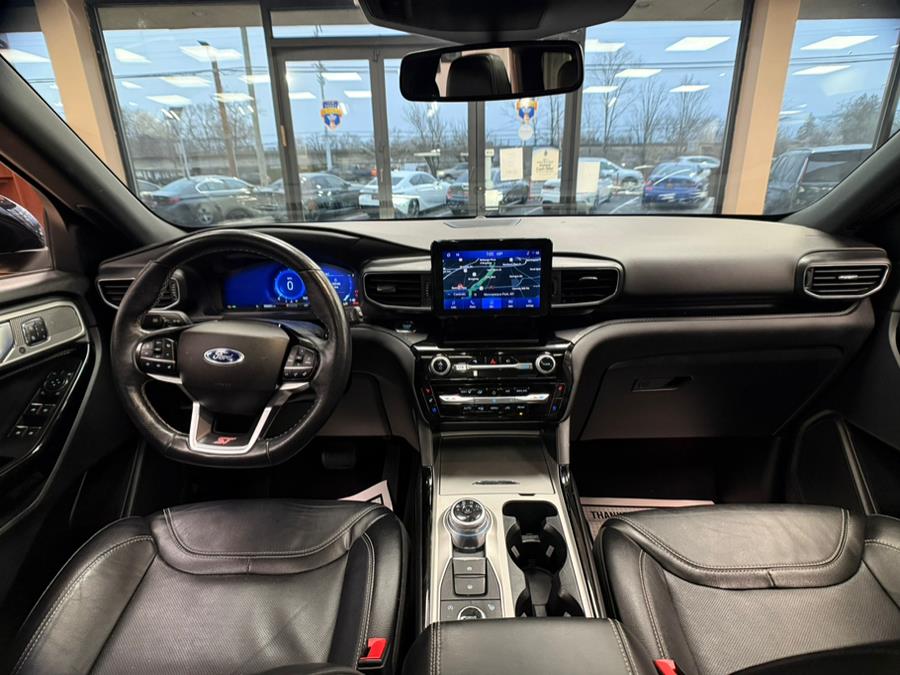 2022 Ford Explorer ST 4WD photo