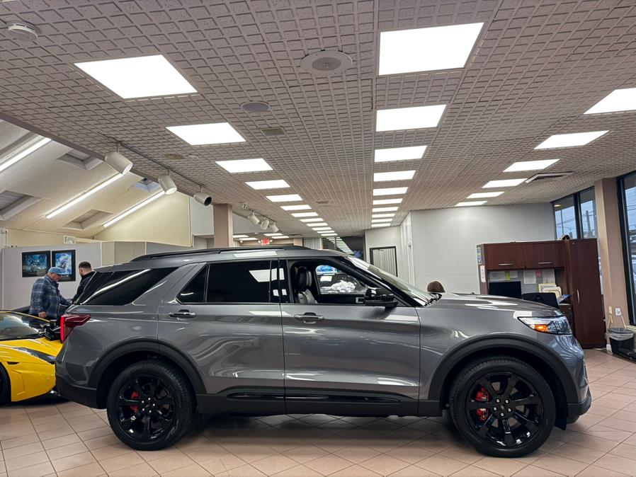 2022 Ford Explorer ST 4WD photo