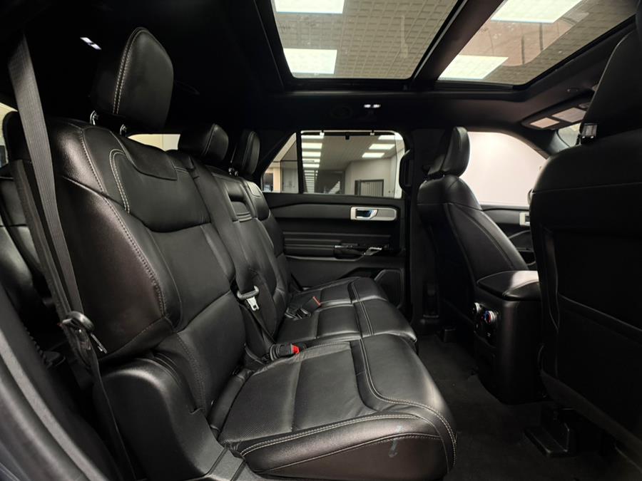 2022 Ford Explorer ST 4WD photo