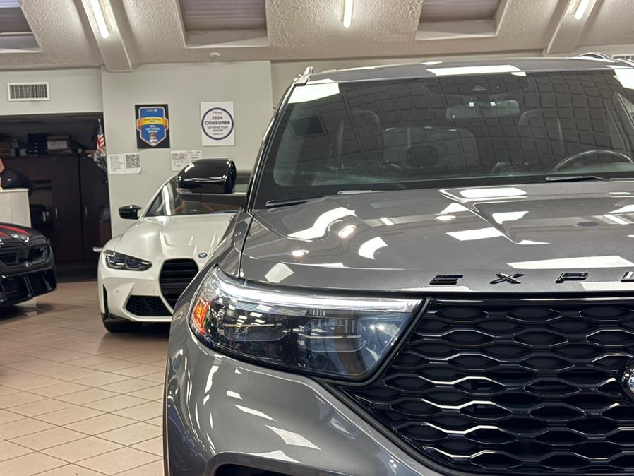 2022 Ford Explorer ST 4WD photo