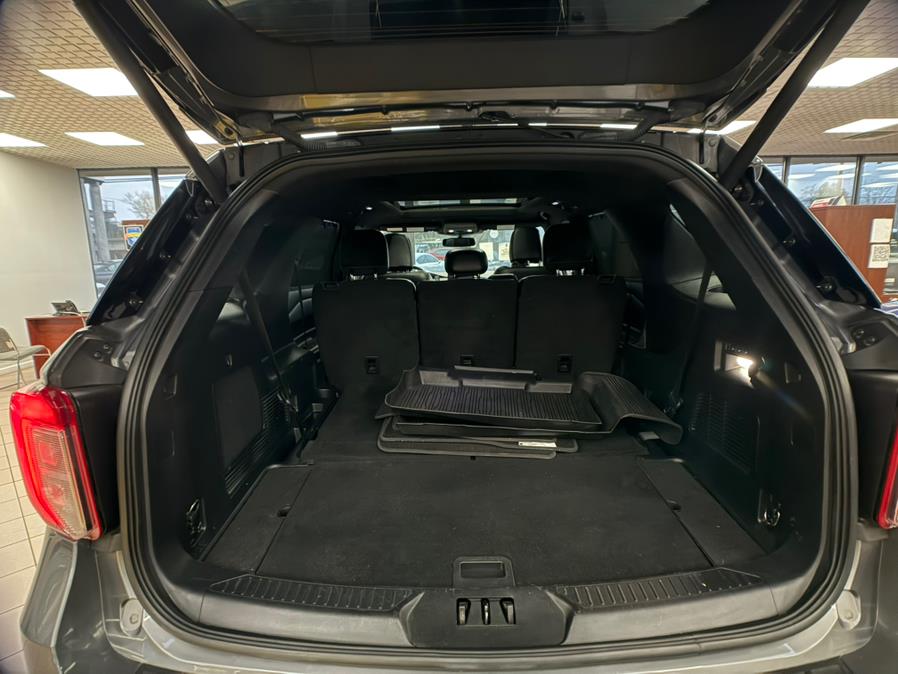 2022 Ford Explorer ST 4WD photo