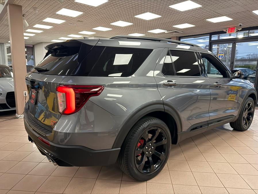 2022 Ford Explorer ST 4WD photo
