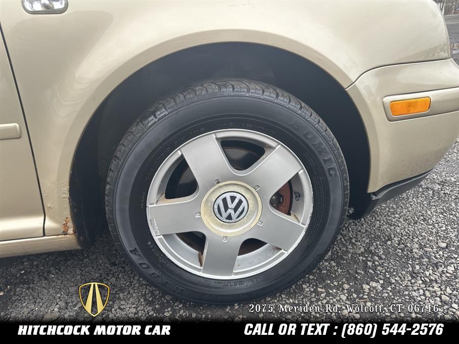 2002 Volkswagen Golf GLS photo