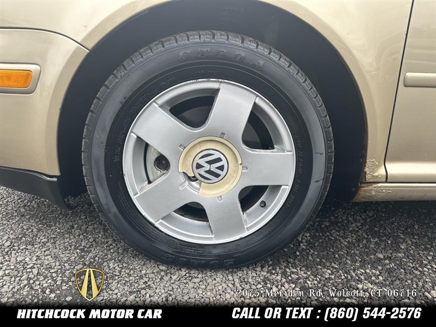 2002 Volkswagen Golf GLS photo
