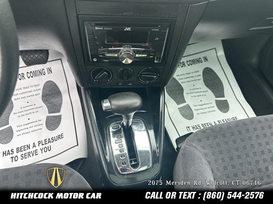 2002 Volkswagen Golf GLS photo