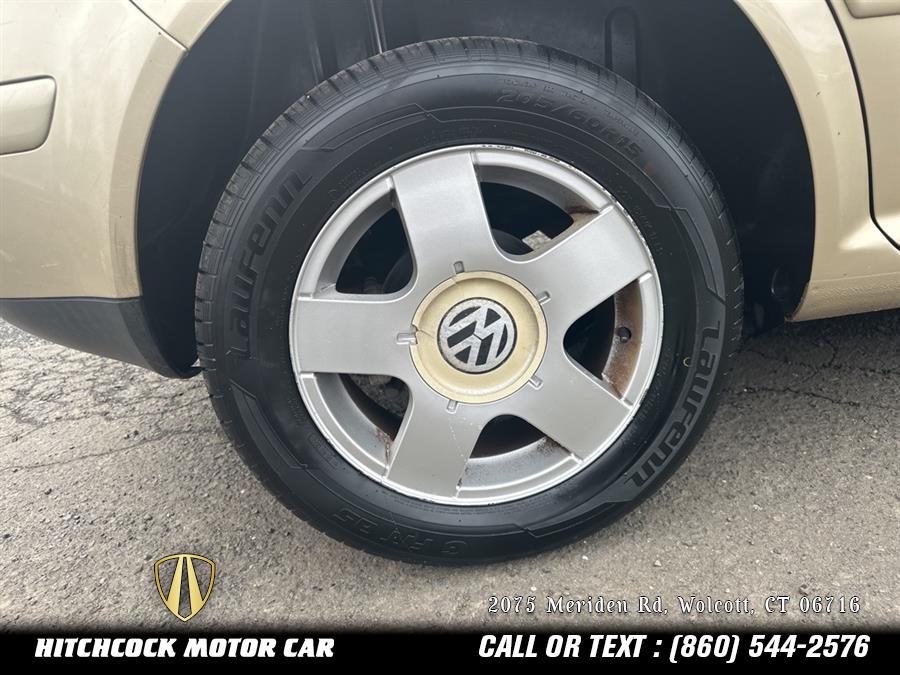 2002 Volkswagen Golf GLS photo