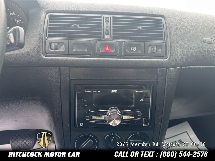 2002 Volkswagen Golf GLS photo