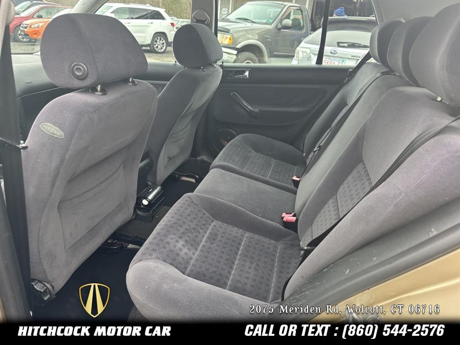 2002 Volkswagen Golf GLS photo
