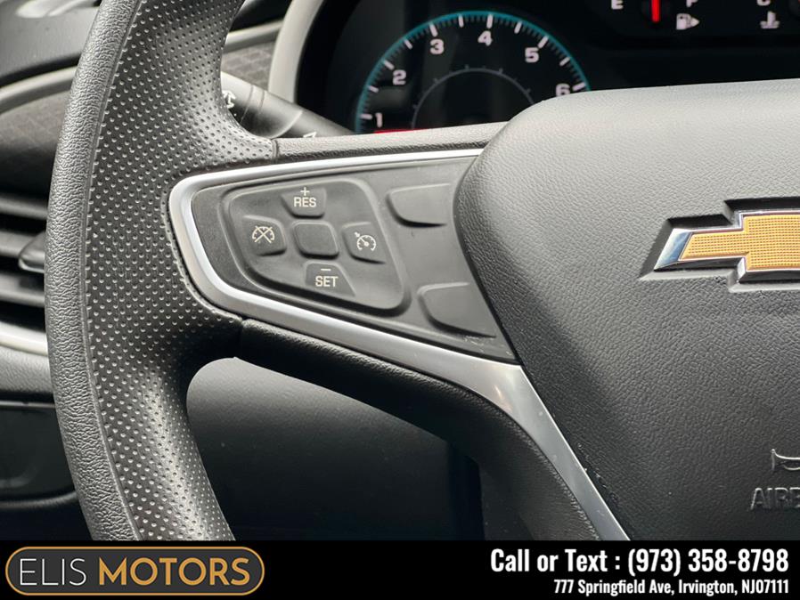 2022 Chevrolet Malibu 4dr Sdn LT photo