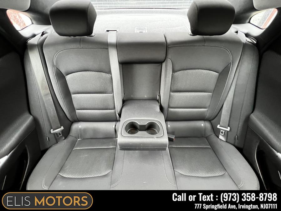 2022 Chevrolet Malibu 4dr Sdn LT photo