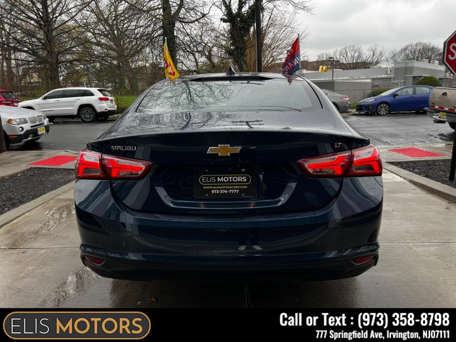 2022 Chevrolet Malibu 4dr Sdn LT photo