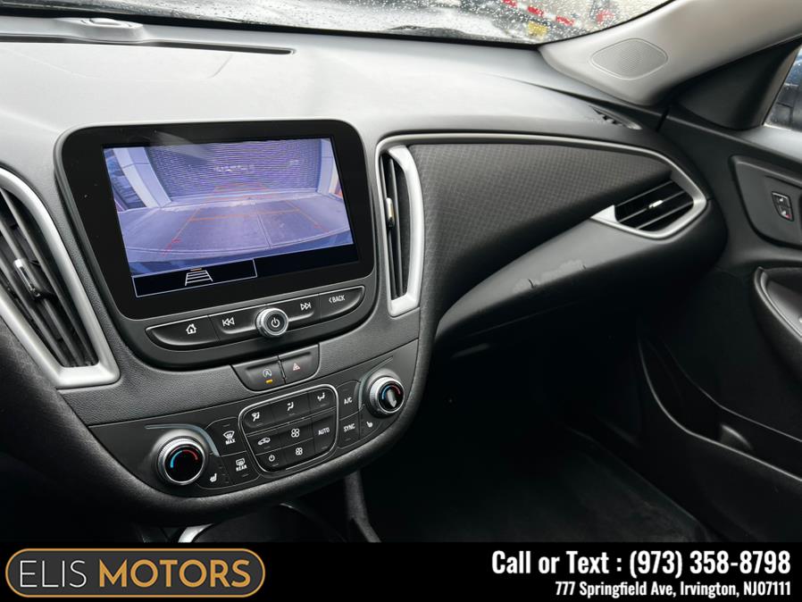 2022 Chevrolet Malibu 4dr Sdn LT photo