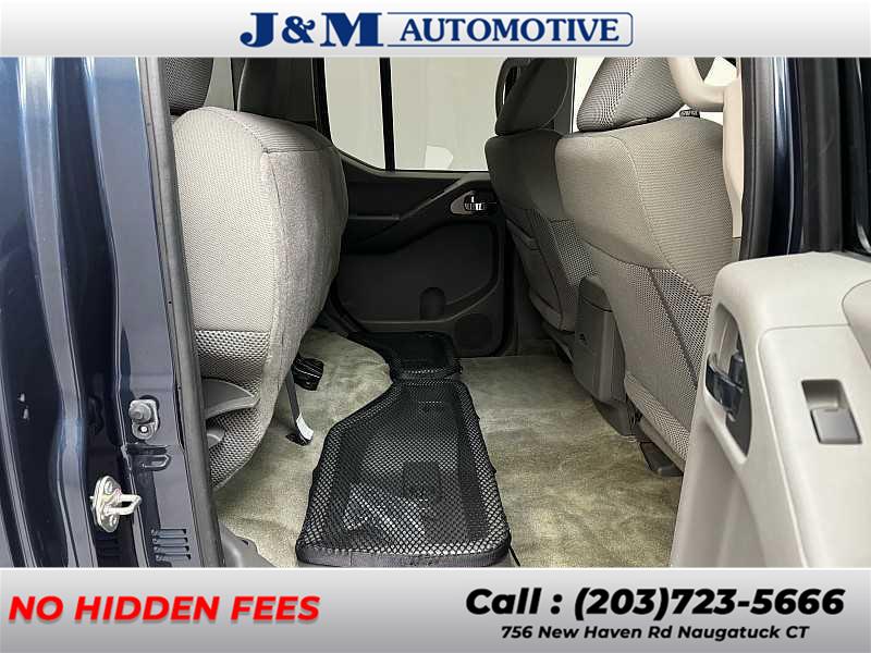 2017 Nissan Frontier SV V6 photo