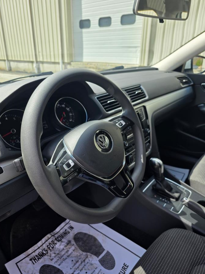 2017 Volkswagen Passat 1.8T S Auto photo