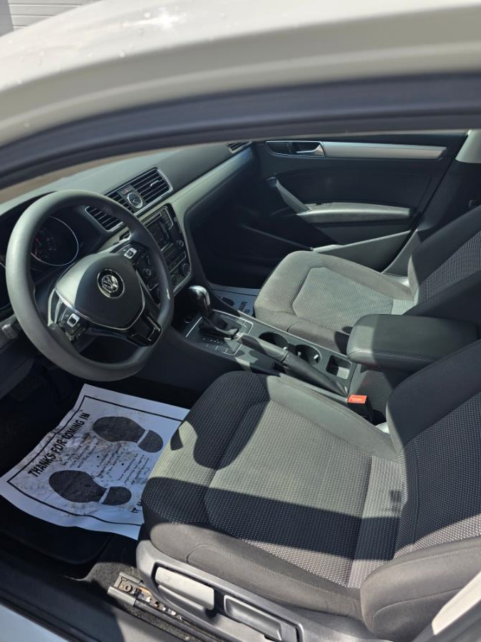 2017 Volkswagen Passat 1.8T S Auto photo