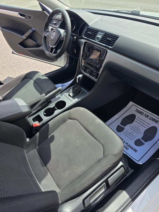 2017 Volkswagen Passat 1.8T S Auto photo