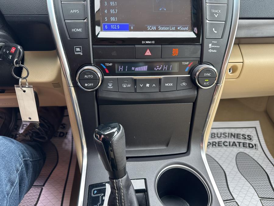 2017 Toyota Camry XLE Auto photo