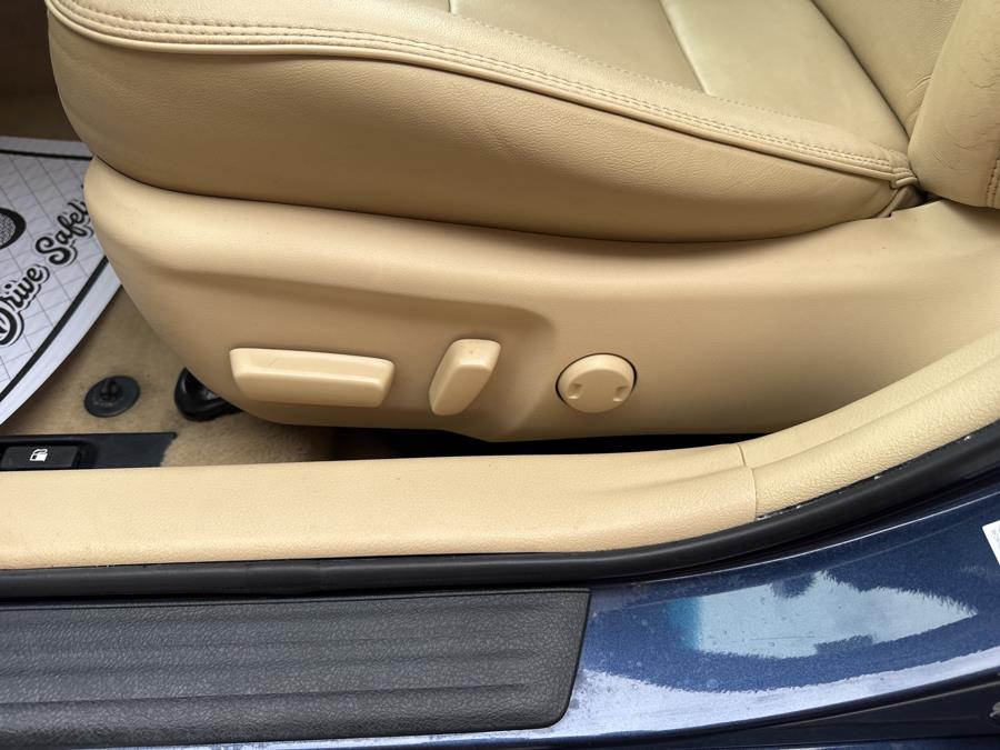 2017 Toyota Camry XLE Auto photo