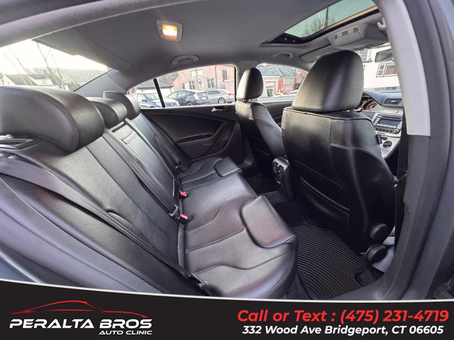 2009 Volkswagen Passat Komfort photo