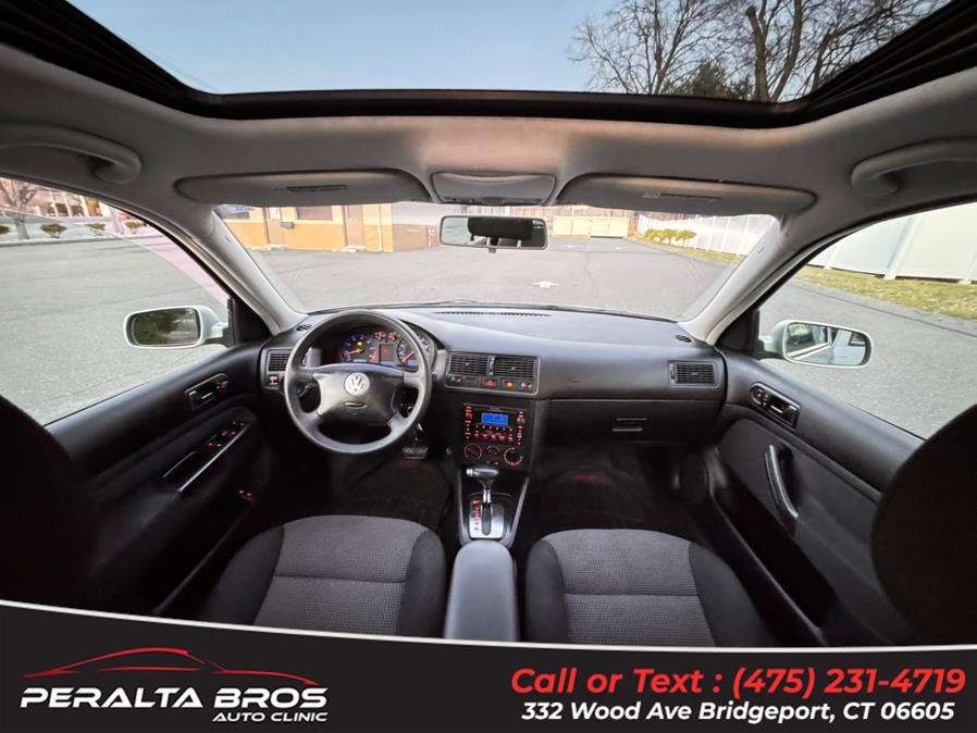 2005 Volkswagen Golf GLS photo
