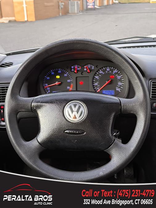 2005 Volkswagen Golf GLS photo